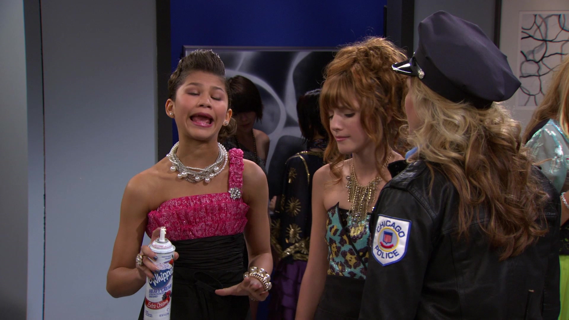 Shake_It_Up_S01E07_1080p_BTD_002939.jpg Shake_It_Up_S01E07_1080p_BTD_002939.jpg