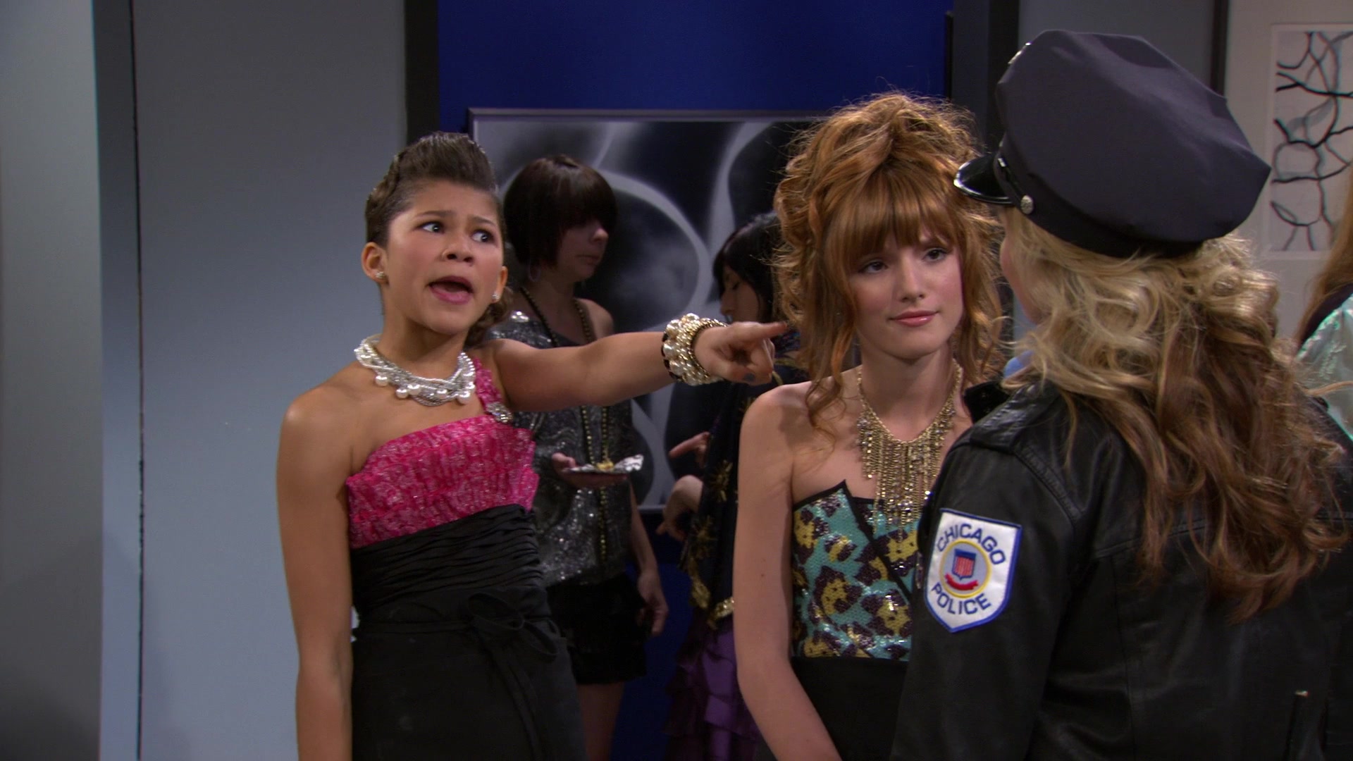 Shake_It_Up_S01E07_1080p_BTD_002944.jpg