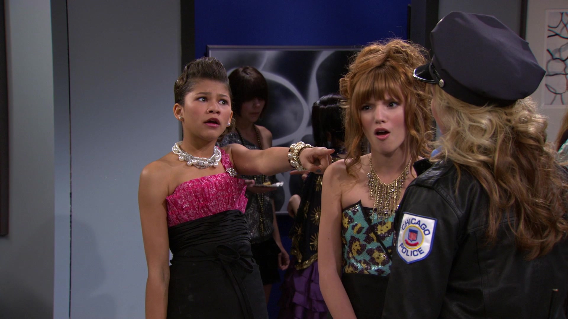 Shake_It_Up_S01E07_1080p_BTD_002946.jpg