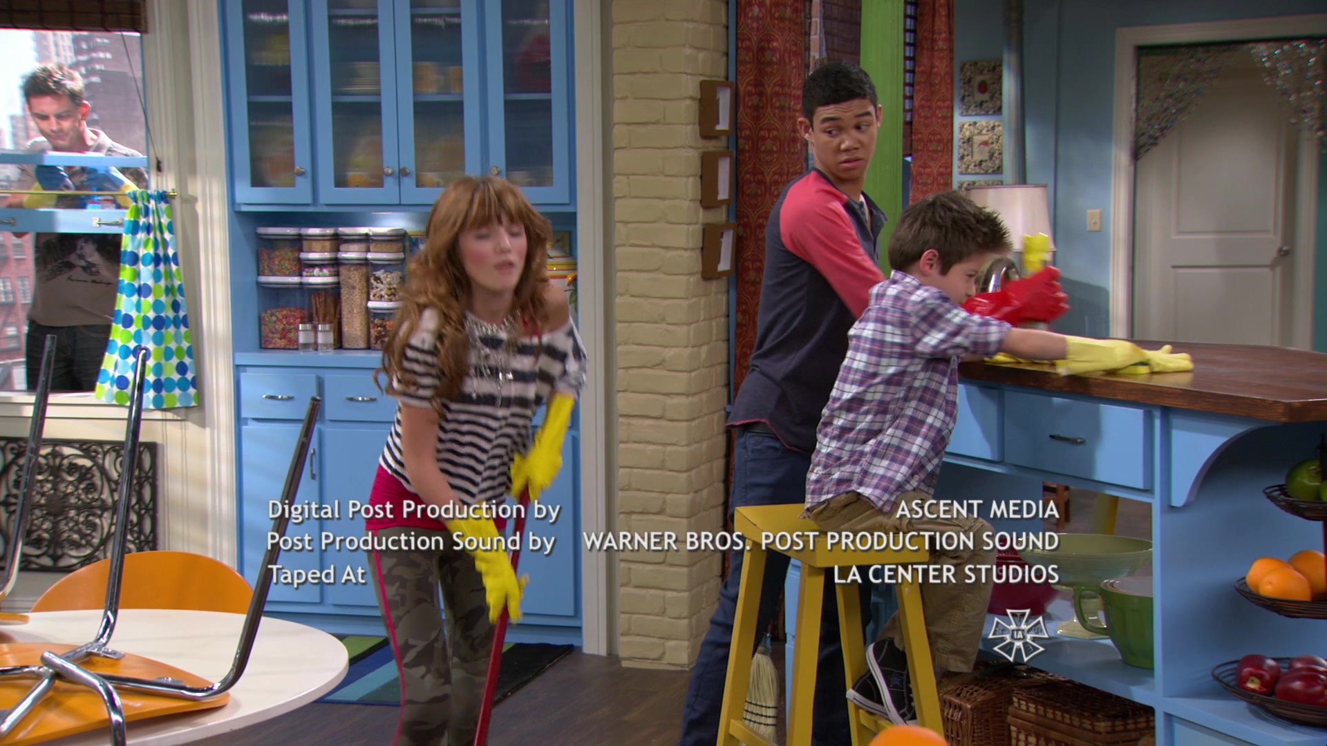Shake_It_Up_S01E07_1080p_BTD_003091.jpg