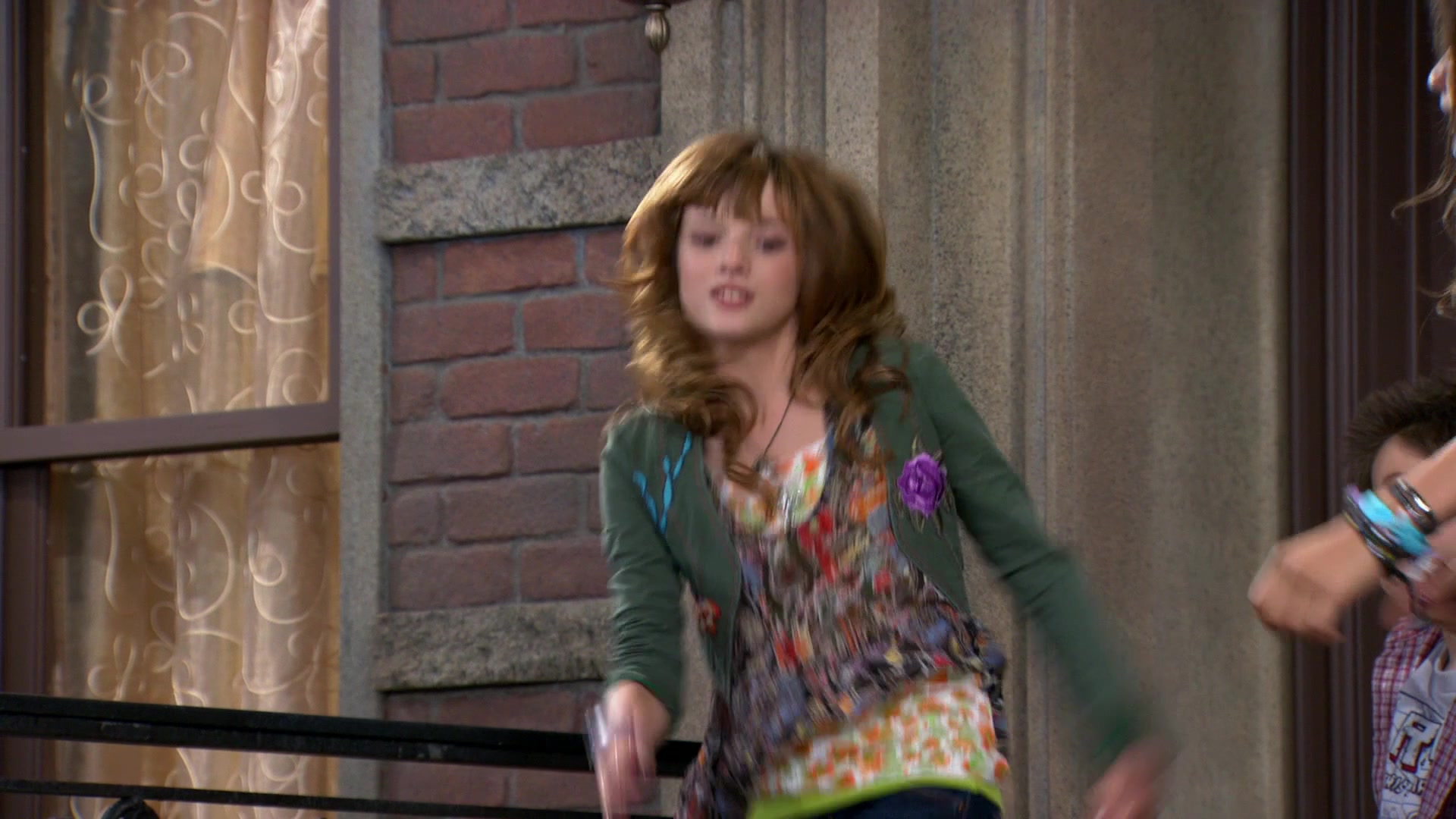 Shake_It_Up_S01E08_1080p_BTD_000128.jpg