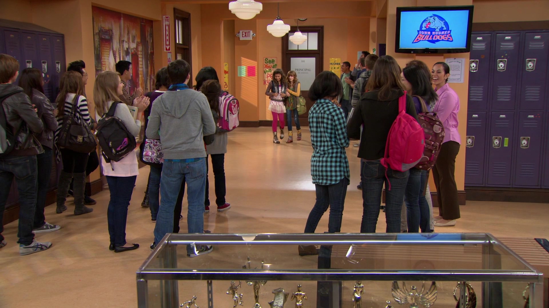 Shake_It_Up_S01E08_1080p_BTD_000307.jpg