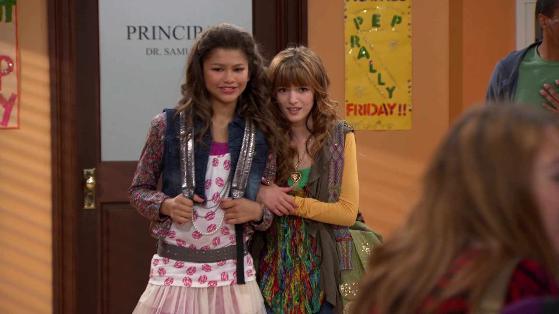 Shake_It_Up_S01E08_1080p_BTD_000309.jpg