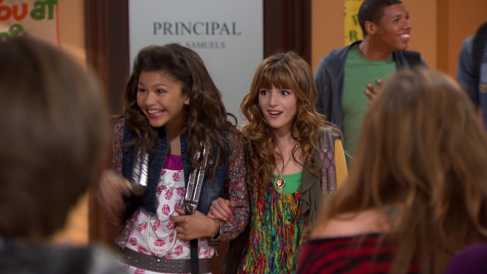 Shake_It_Up_S01E08_1080p_BTD_000313.jpg