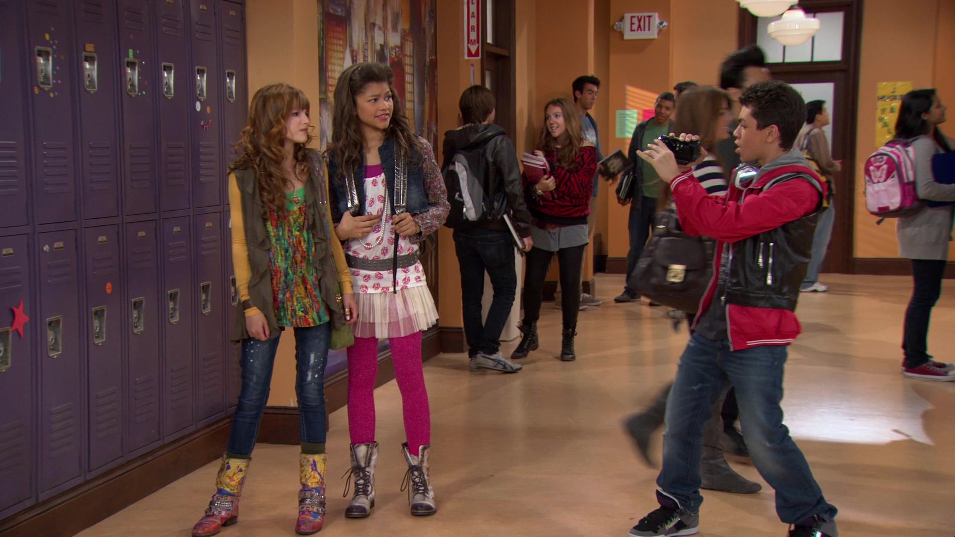 Shake_It_Up_S01E08_1080p_BTD_000332.jpg