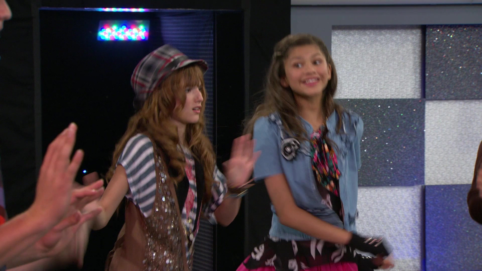 Shake_It_Up_S01E08_1080p_BTD_000821.jpg