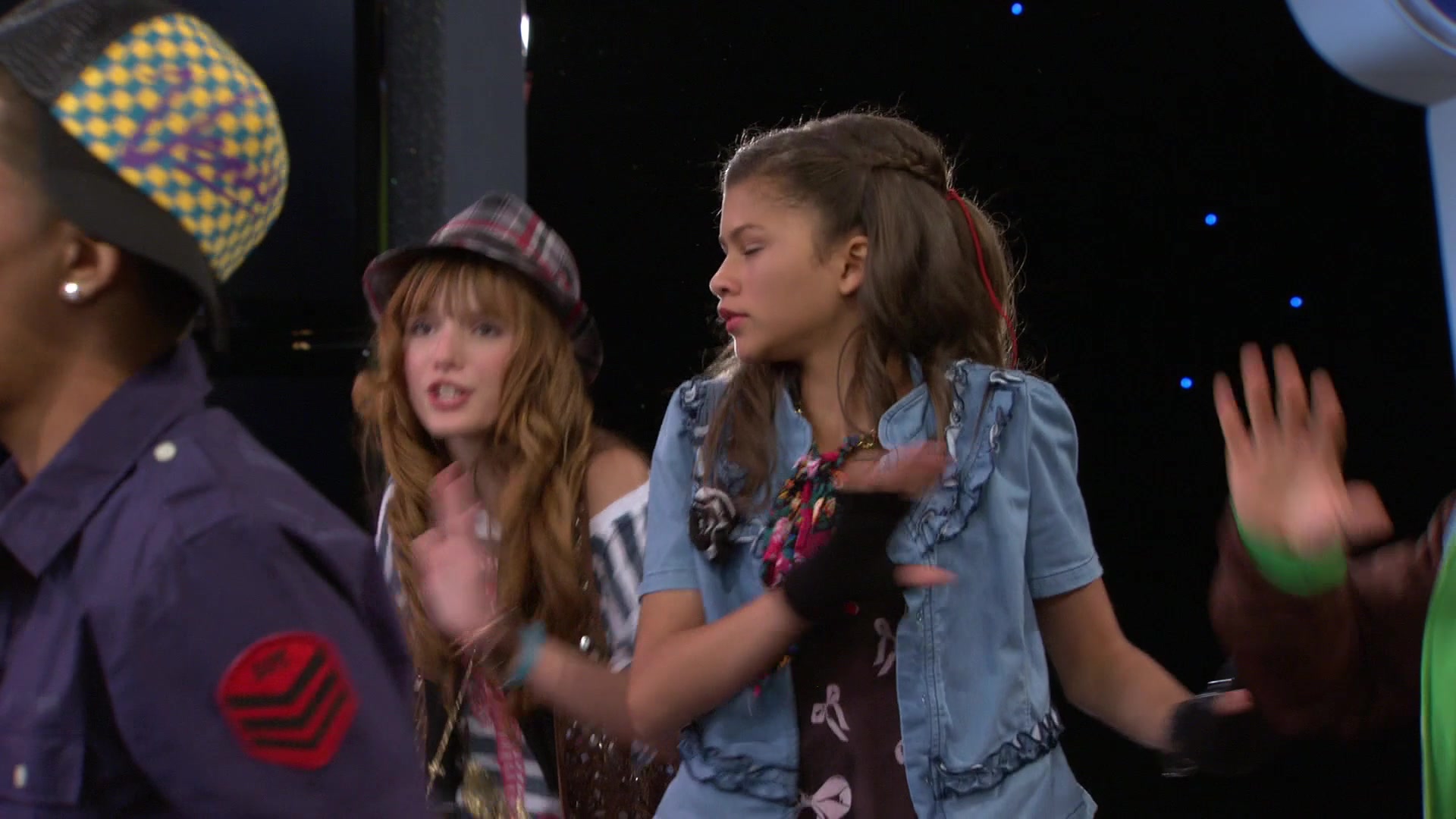 Shake_It_Up_S01E08_1080p_BTD_000830.jpg