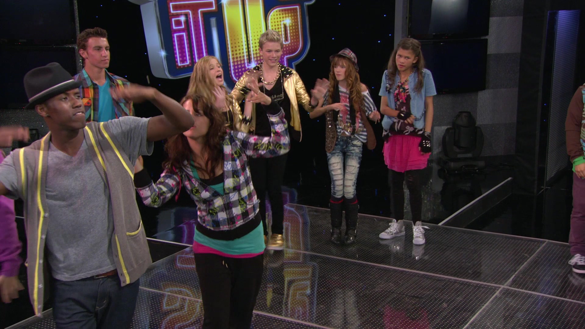 Shake_It_Up_S01E08_1080p_BTD_000859.jpg