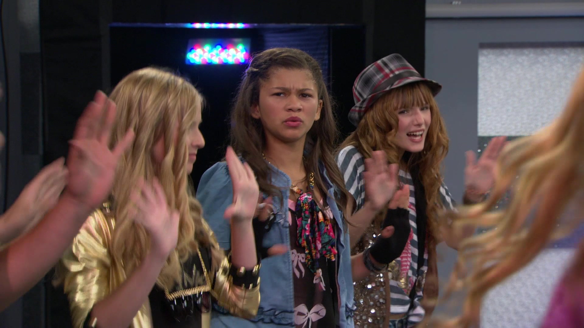 Shake_It_Up_S01E08_1080p_BTD_000870.jpg