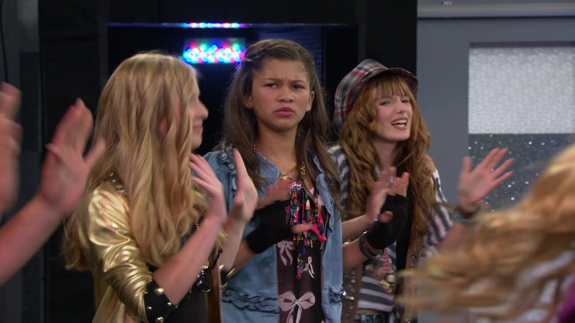 Shake_It_Up_S01E08_1080p_BTD_000871.jpg