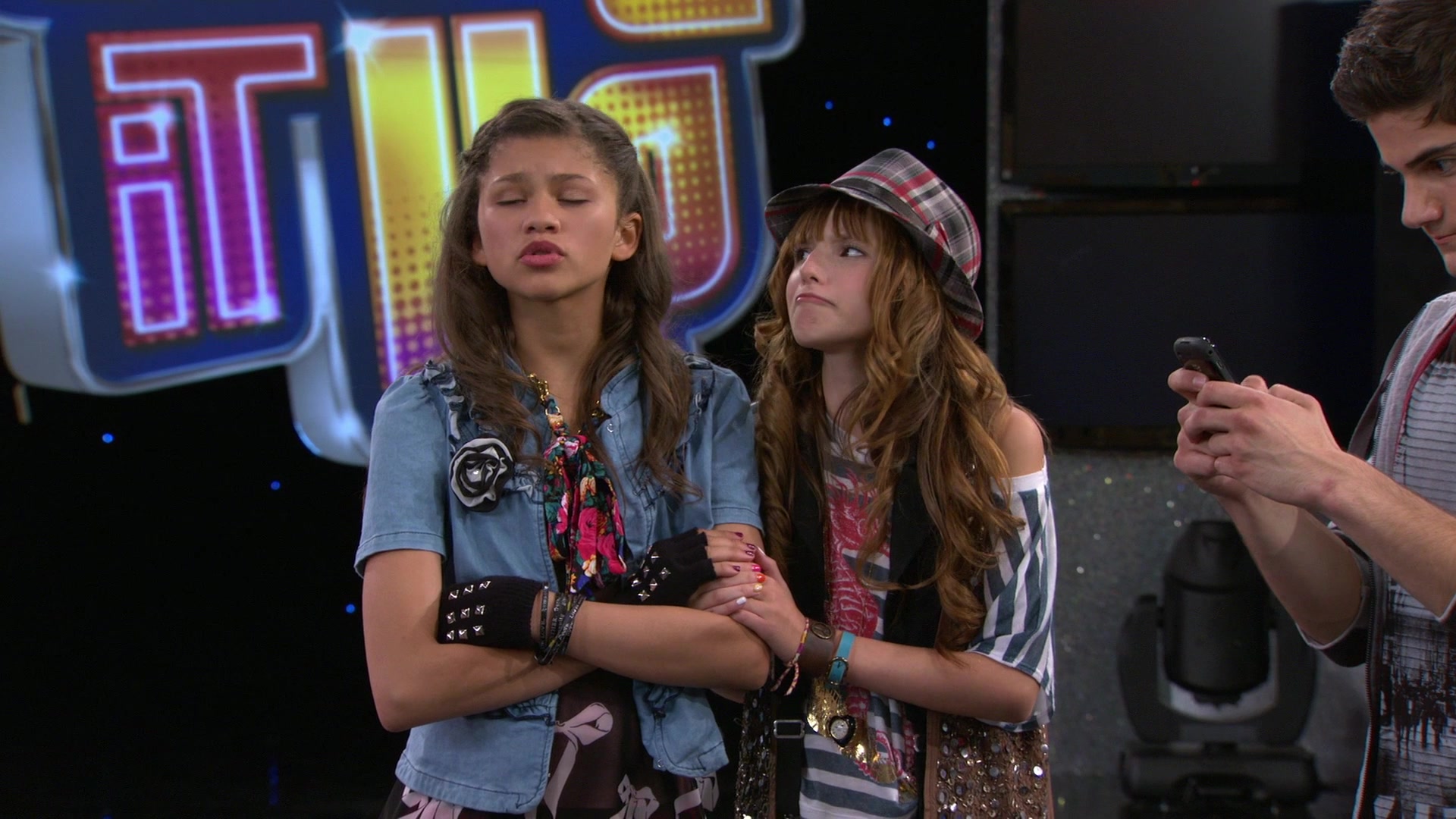 Shake_It_Up_S01E08_1080p_BTD_000915.jpg