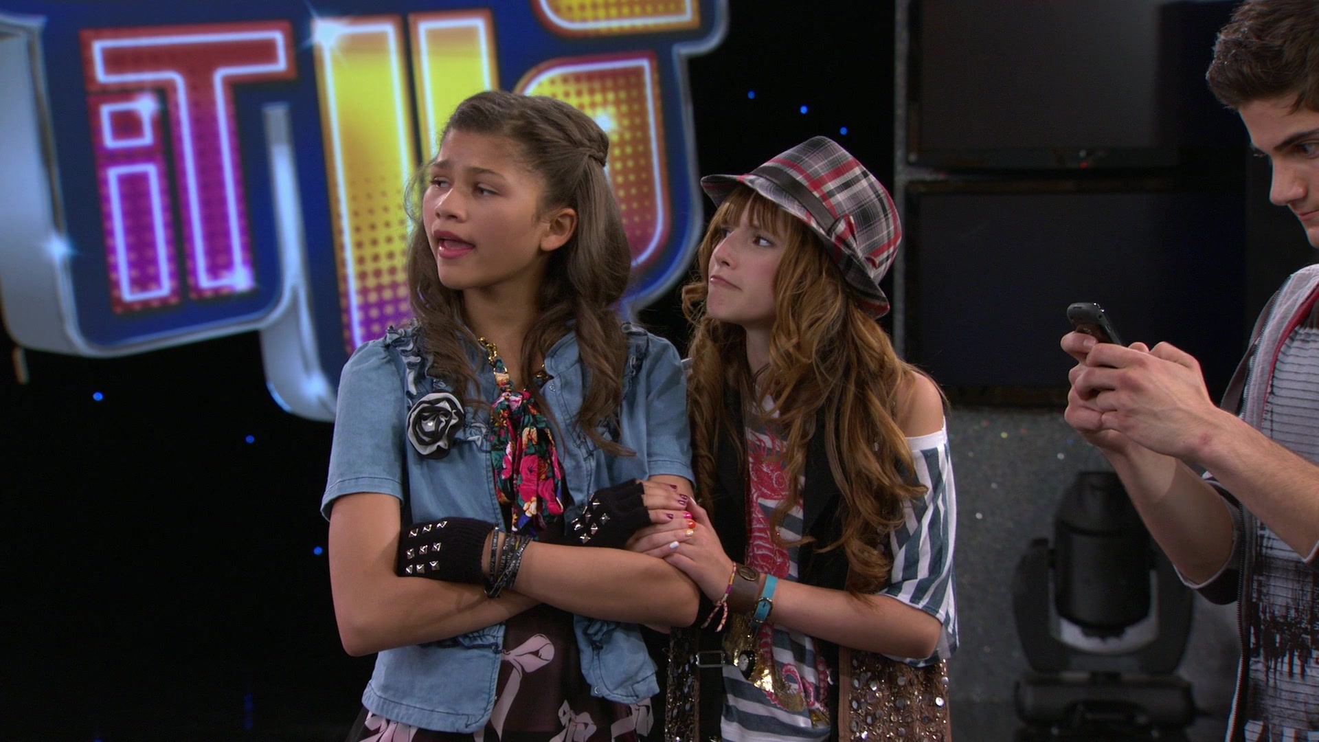 Shake_It_Up_S01E08_1080p_BTD_000916.jpg