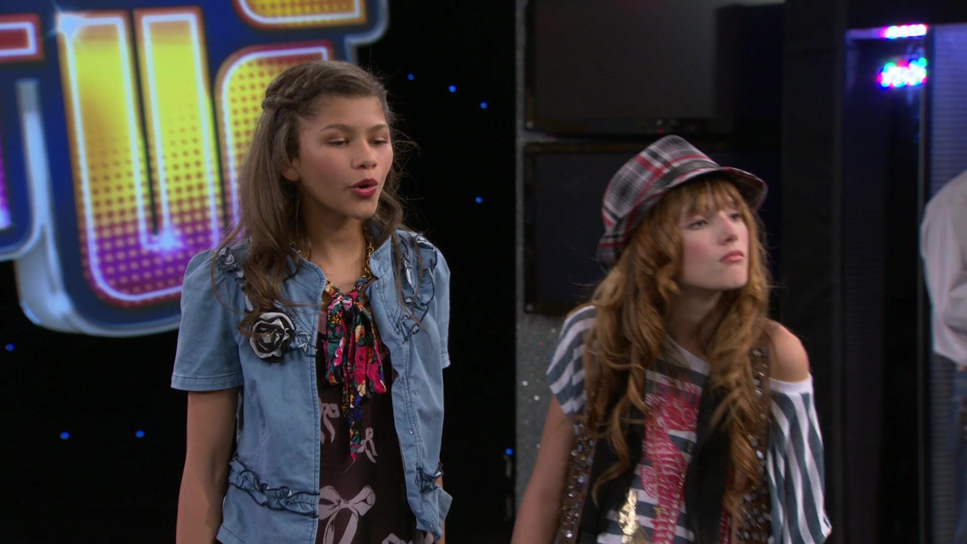 Shake_It_Up_S01E08_1080p_BTD_000990.jpg