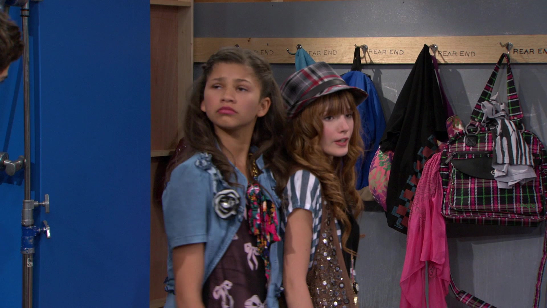 Shake_It_Up_S01E08_1080p_BTD_001010.jpg