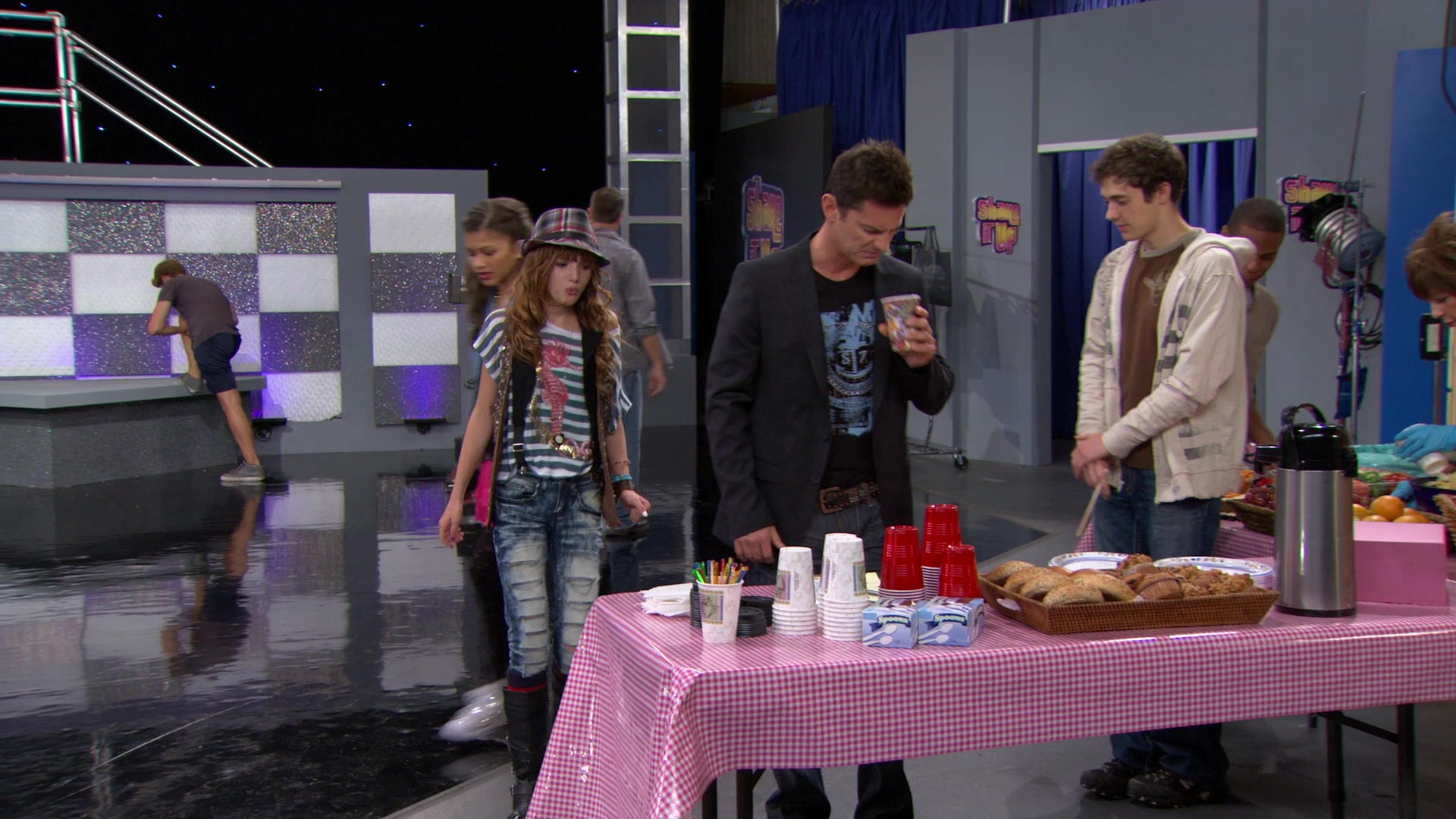 Shake_It_Up_S01E08_1080p_BTD_001183.jpg