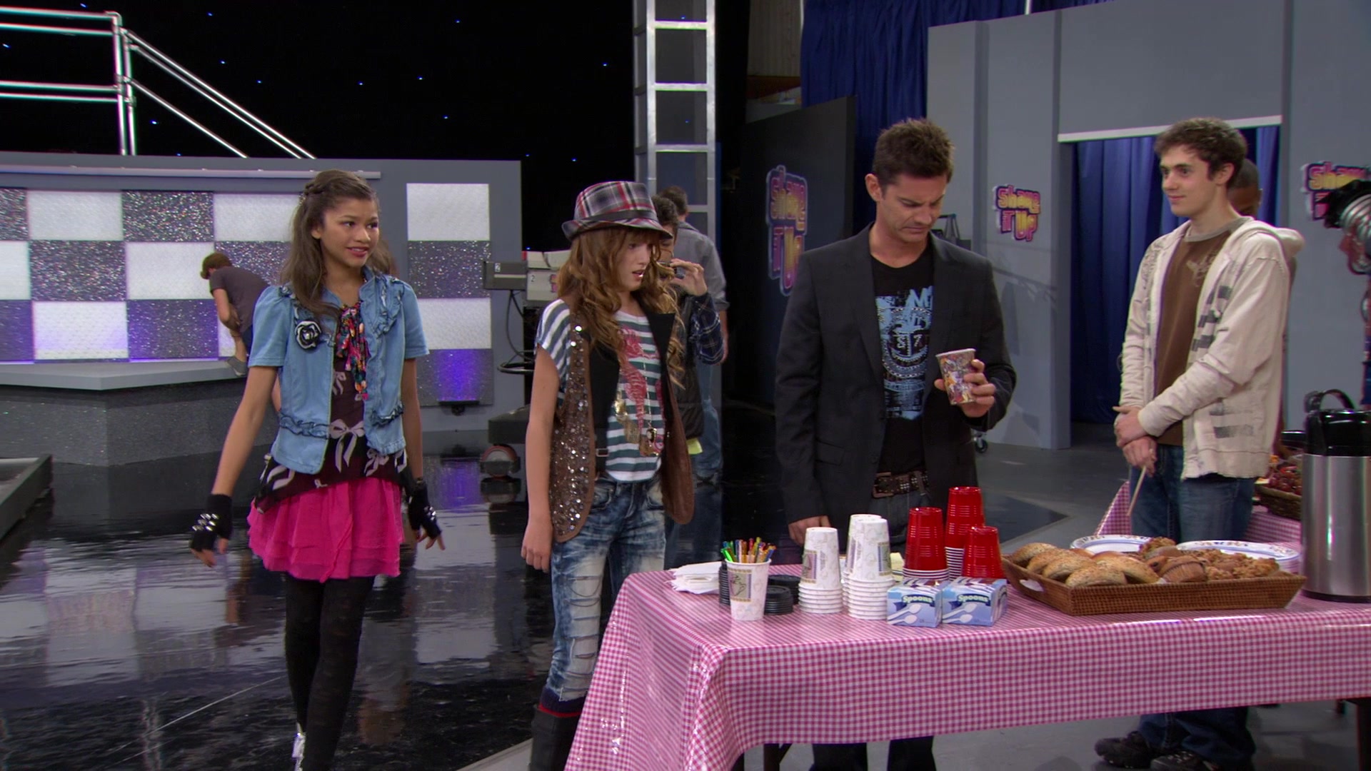 Shake_It_Up_S01E08_1080p_BTD_001185.jpg Shake_It_Up_S01E08_1080p_BTD_001185.jpg