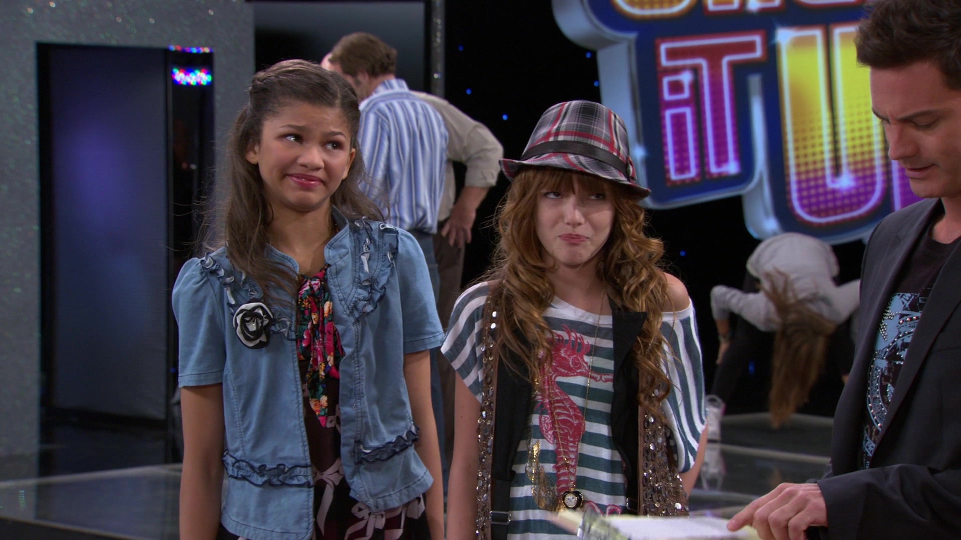 Shake_It_Up_S01E08_1080p_BTD_001205.jpg