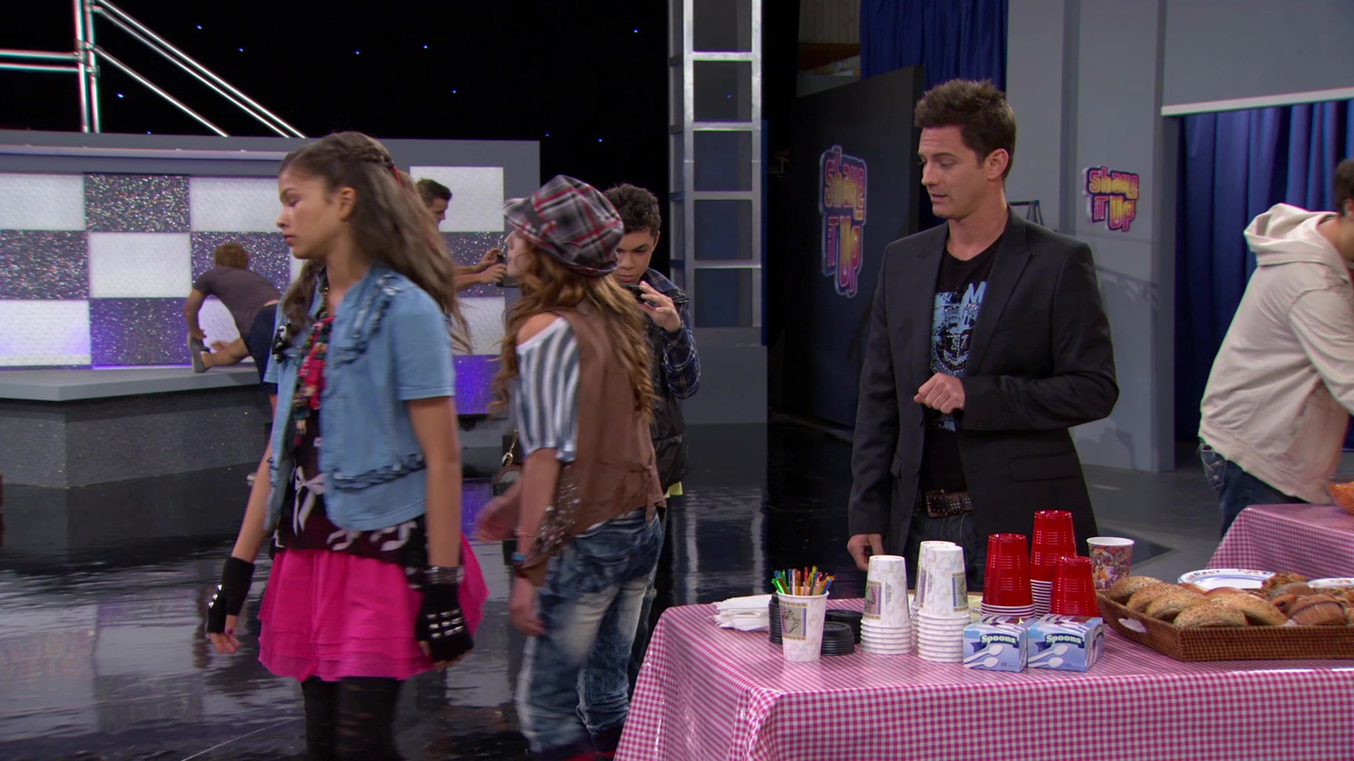 Shake_It_Up_S01E08_1080p_BTD_001227.jpg