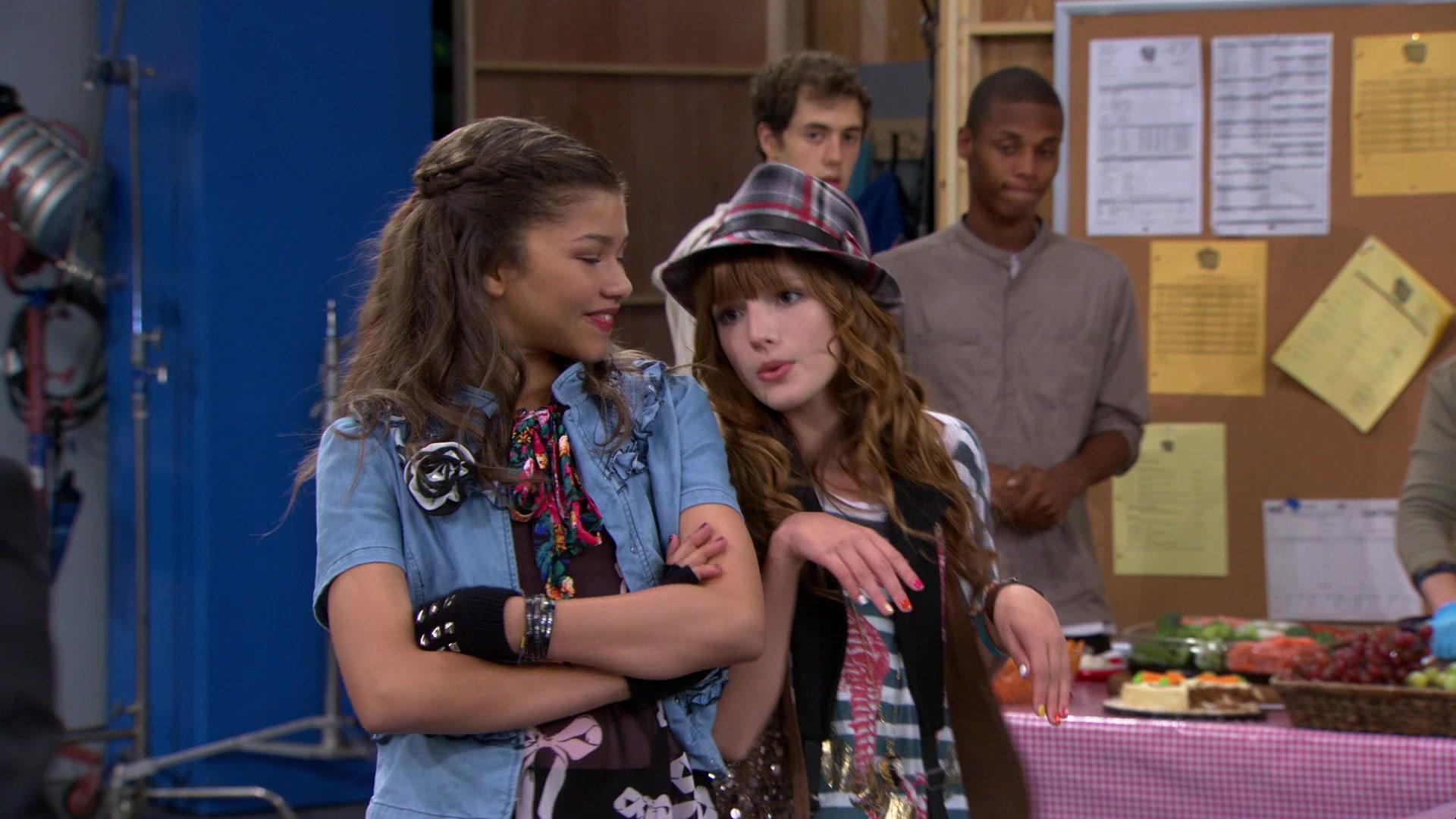 Shake_It_Up_S01E08_1080p_BTD_001263.jpg