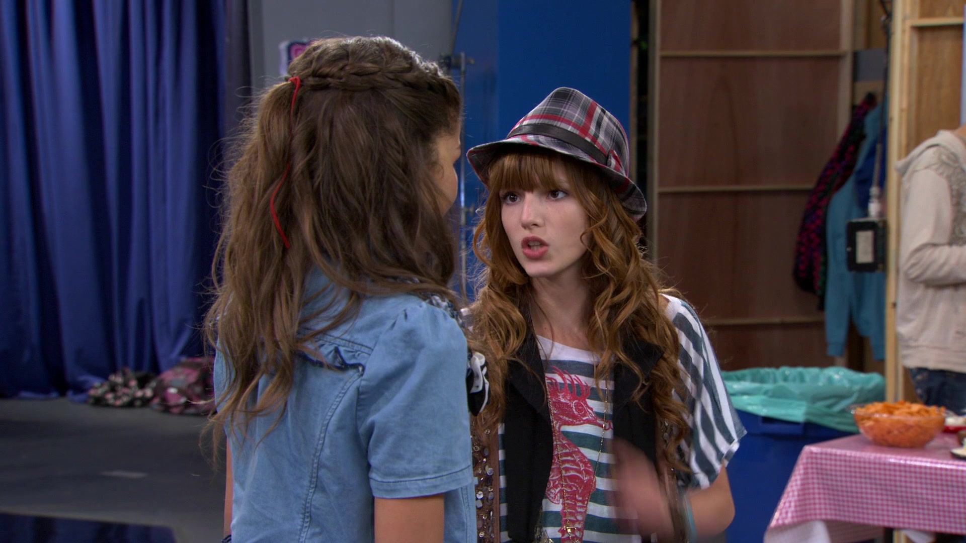 Shake_It_Up_S01E08_1080p_BTD_001387.jpg