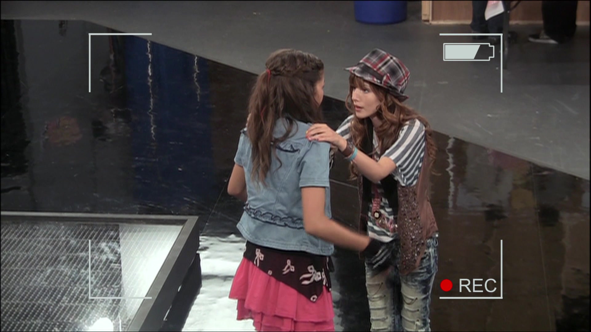 Shake_It_Up_S01E08_1080p_BTD_001455.jpg Shake_It_Up_S01E08_1080p_BTD_001455.jpg