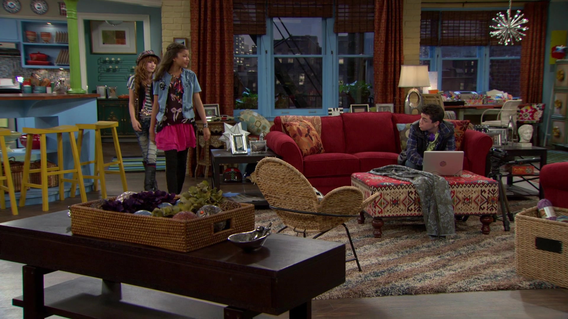 Shake_It_Up_S01E08_1080p_BTD_001483.jpg