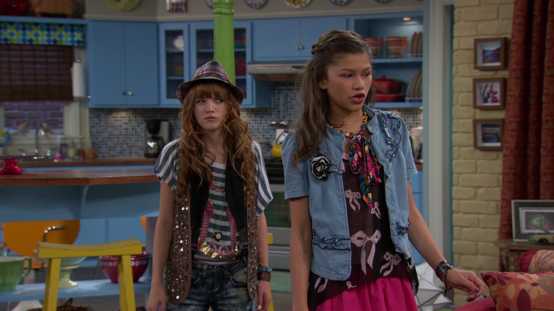 Shake_It_Up_S01E08_1080p_BTD_001489.jpg