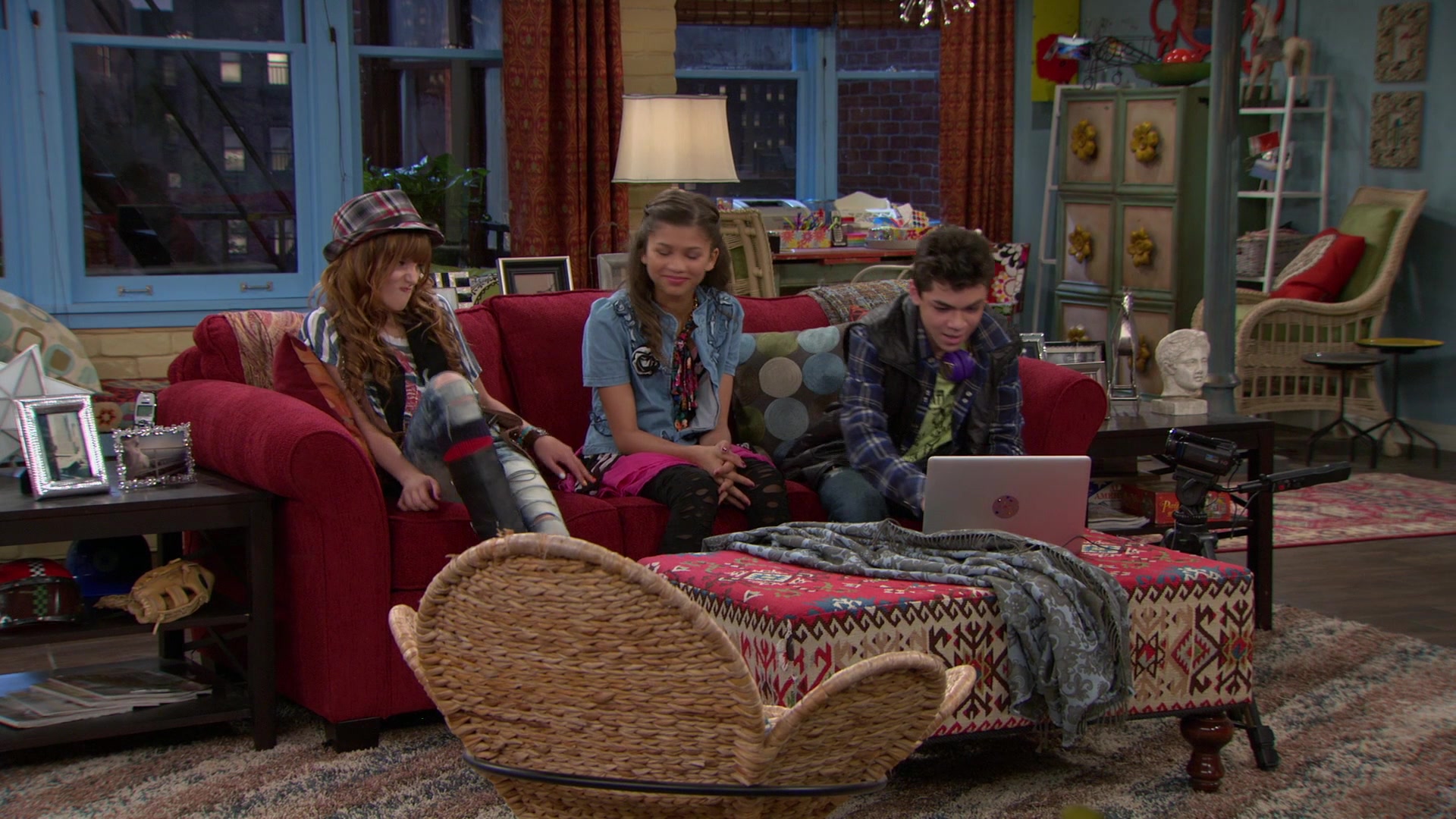 Shake_It_Up_S01E08_1080p_BTD_001519.jpg Shake_It_Up_S01E08_1080p_BTD_001519.jpg