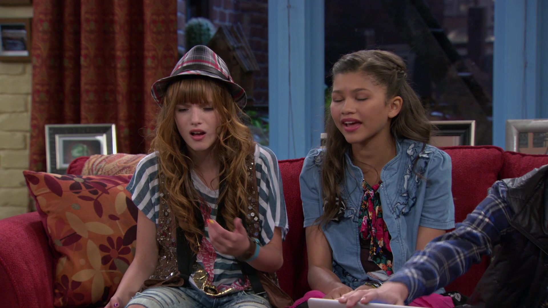 Shake_It_Up_S01E08_1080p_BTD_001553.jpg