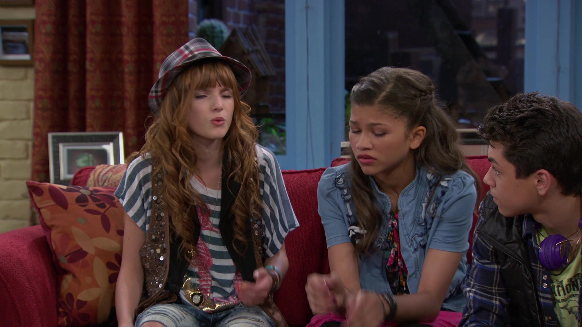 Shake_It_Up_S01E08_1080p_BTD_001564.jpg