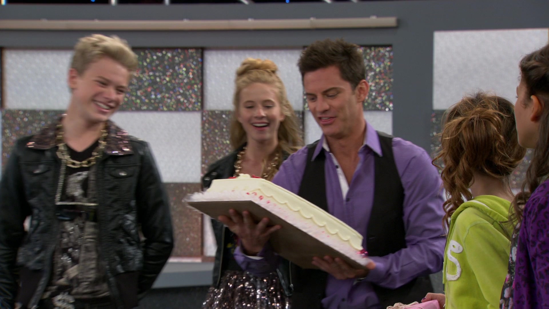 Shake_It_Up_S01E08_1080p_BTD_001729.jpg