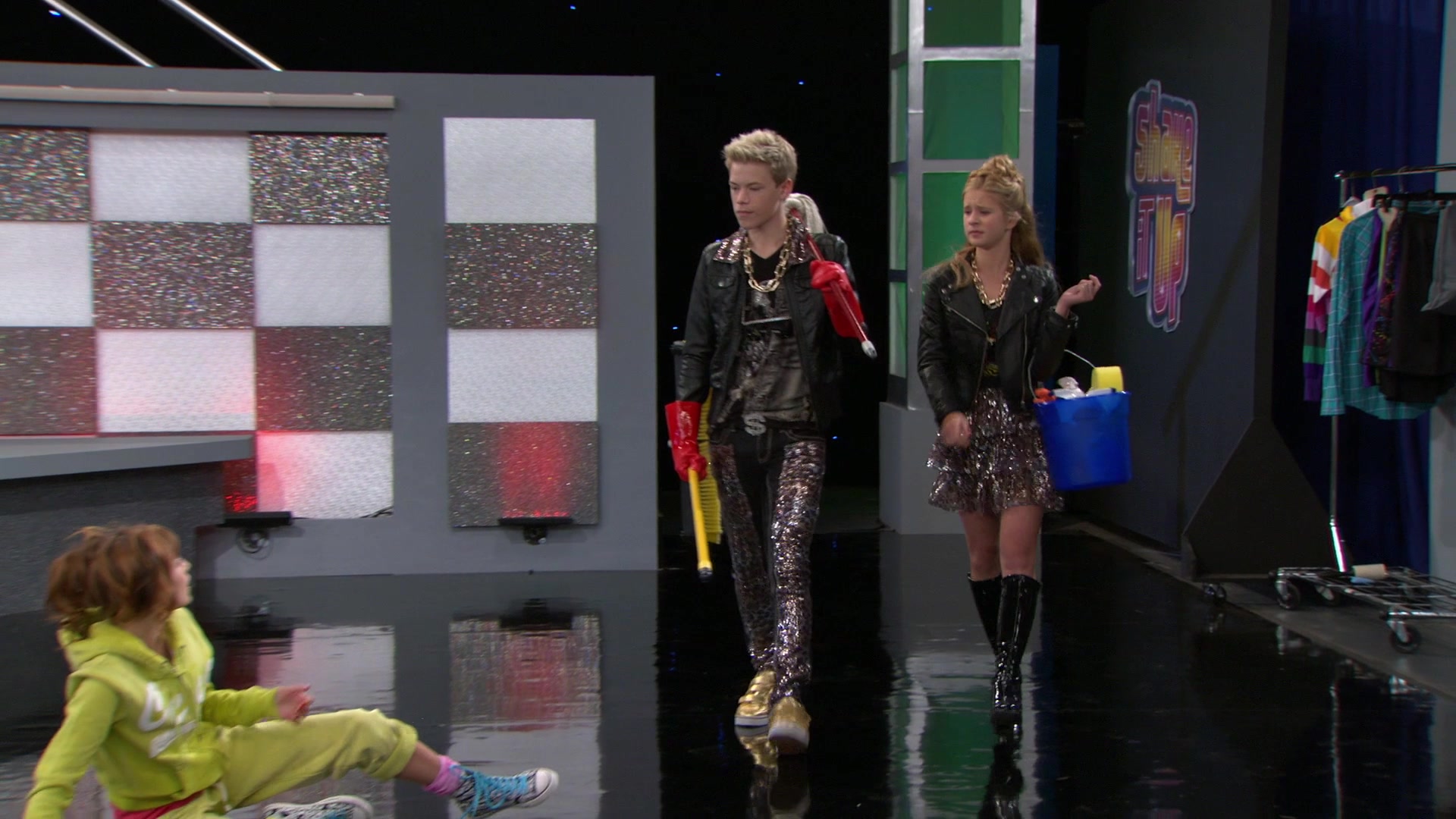 Shake_It_Up_S01E08_1080p_BTD_002103.jpg Shake_It_Up_S01E08_1080p_BTD_002103.jpg