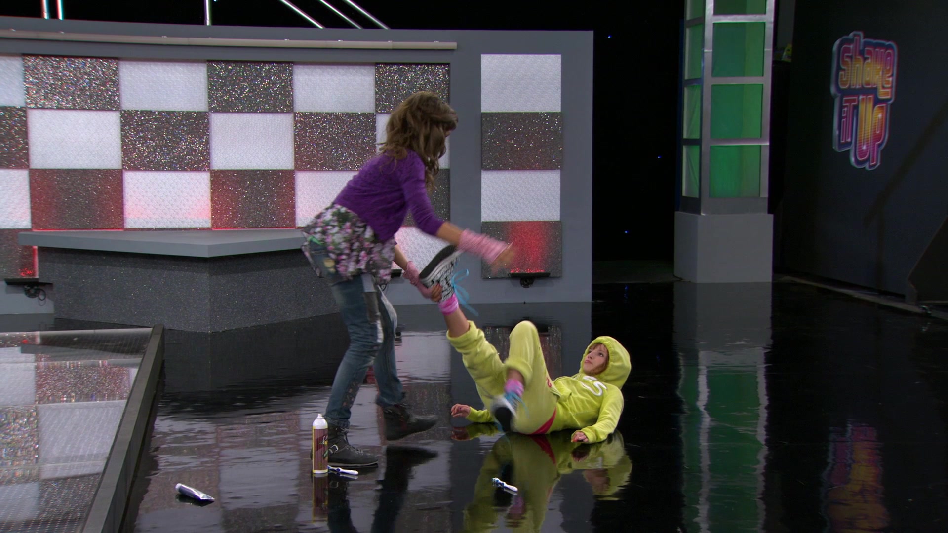 Shake_It_Up_S01E08_1080p_BTD_002196.jpg