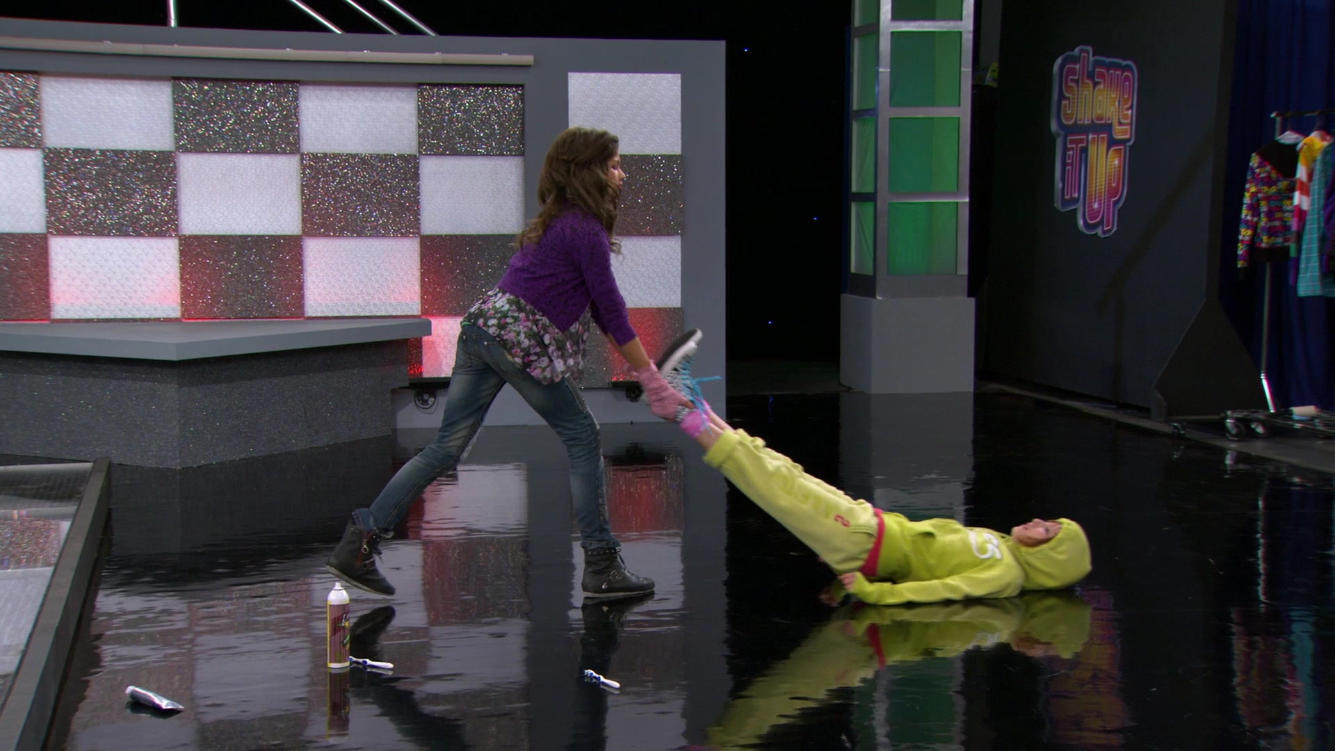Shake_It_Up_S01E08_1080p_BTD_002204.jpg Shake_It_Up_S01E08_1080p_BTD_002204.jpg