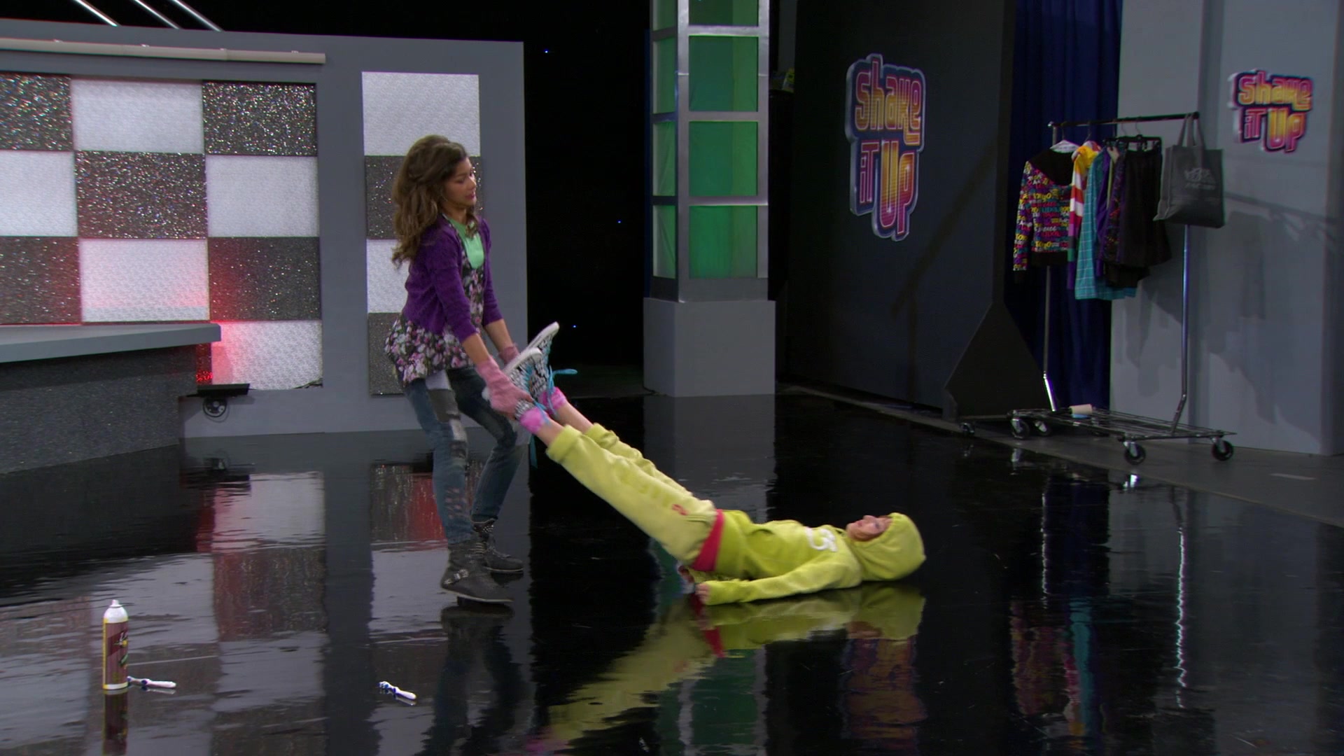 Shake_It_Up_S01E08_1080p_BTD_002227.jpg Shake_It_Up_S01E08_1080p_BTD_002227.jpg