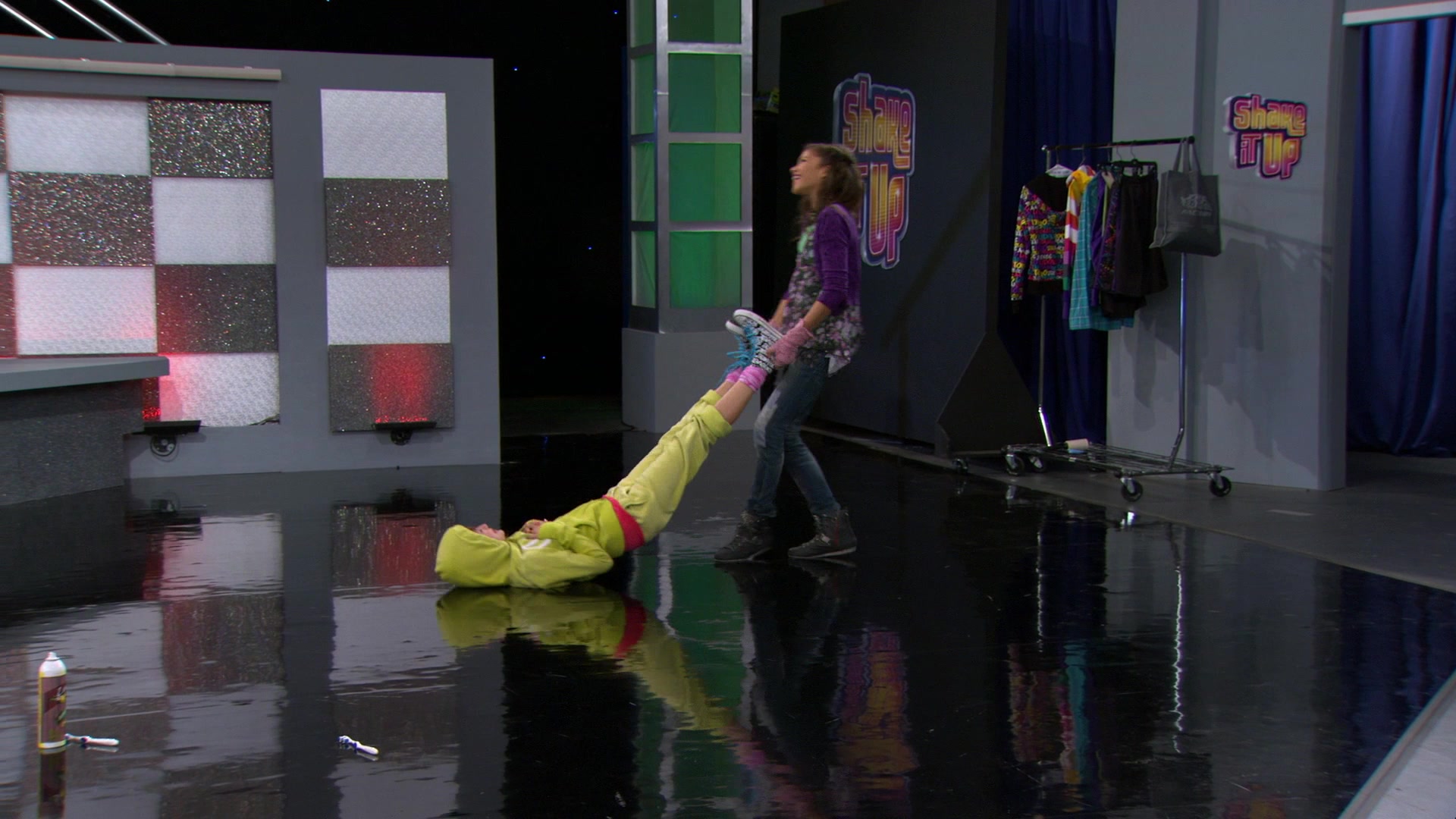 Shake_It_Up_S01E08_1080p_BTD_002235.jpg