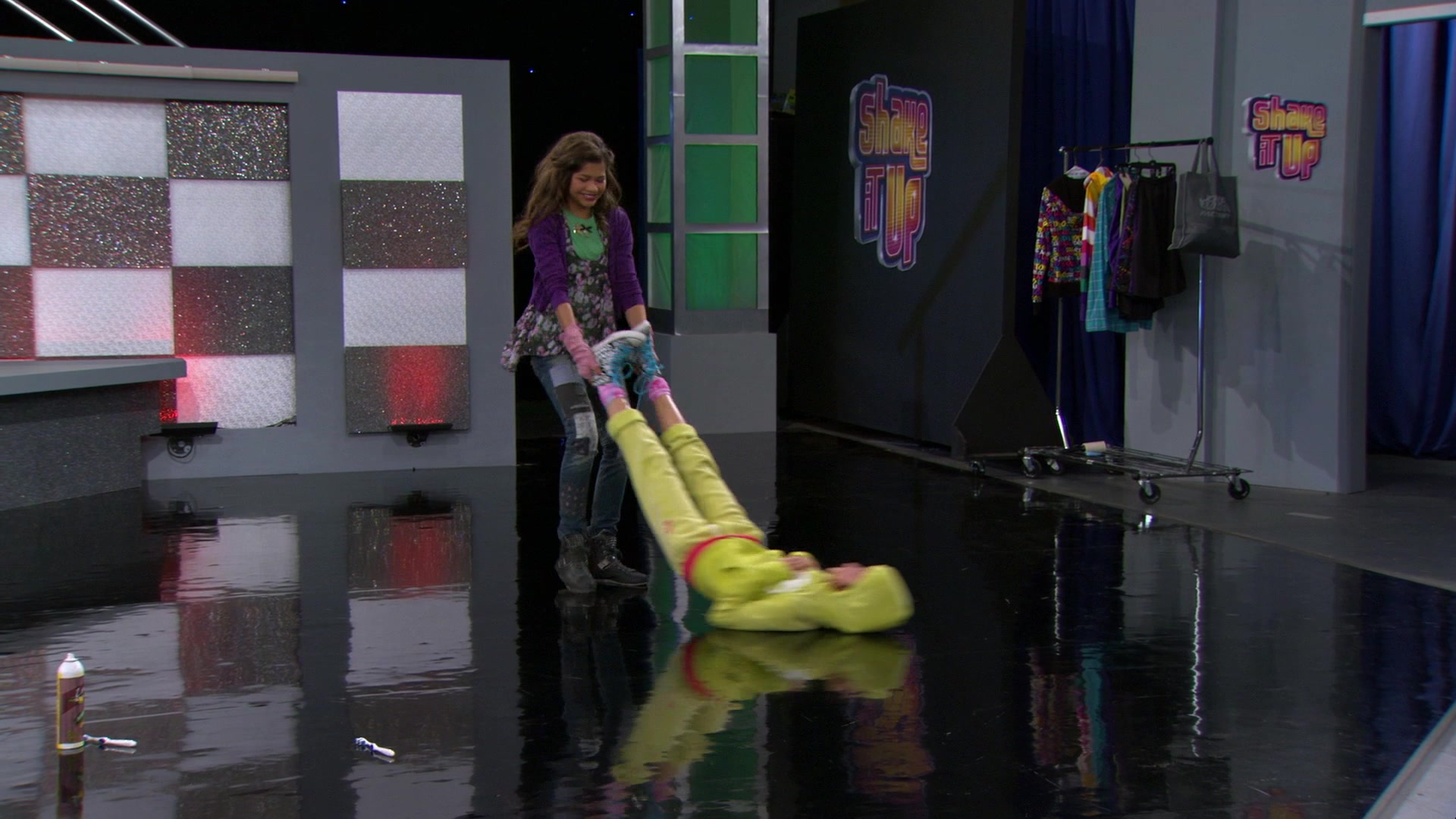 Shake_It_Up_S01E08_1080p_BTD_002239.jpg