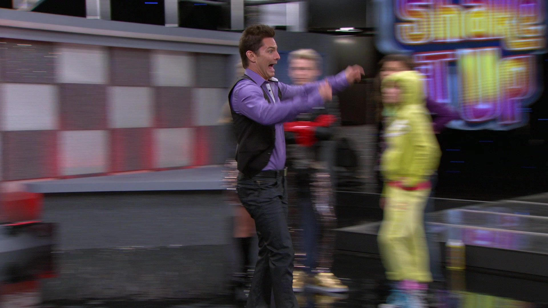 Shake_It_Up_S01E08_1080p_BTD_002436.jpg