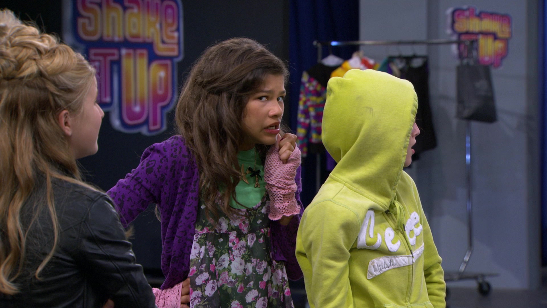 Shake_It_Up_S01E08_1080p_BTD_002447.jpg