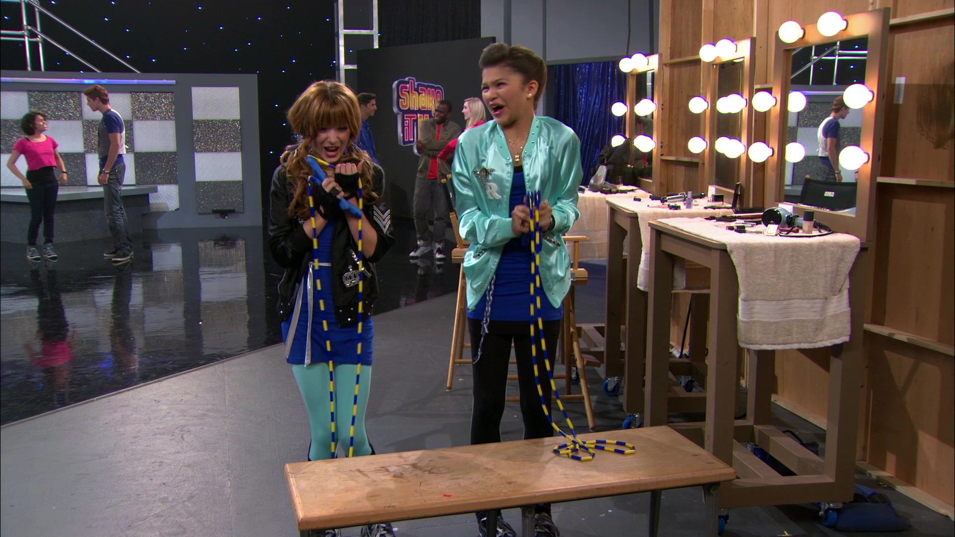 Shake_It_Up_S01E09_1080p_BTD_000050.jpg