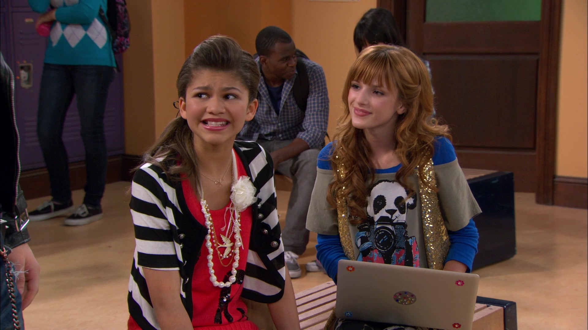 Shake_It_Up_S01E09_1080p_BTD_000352.jpg