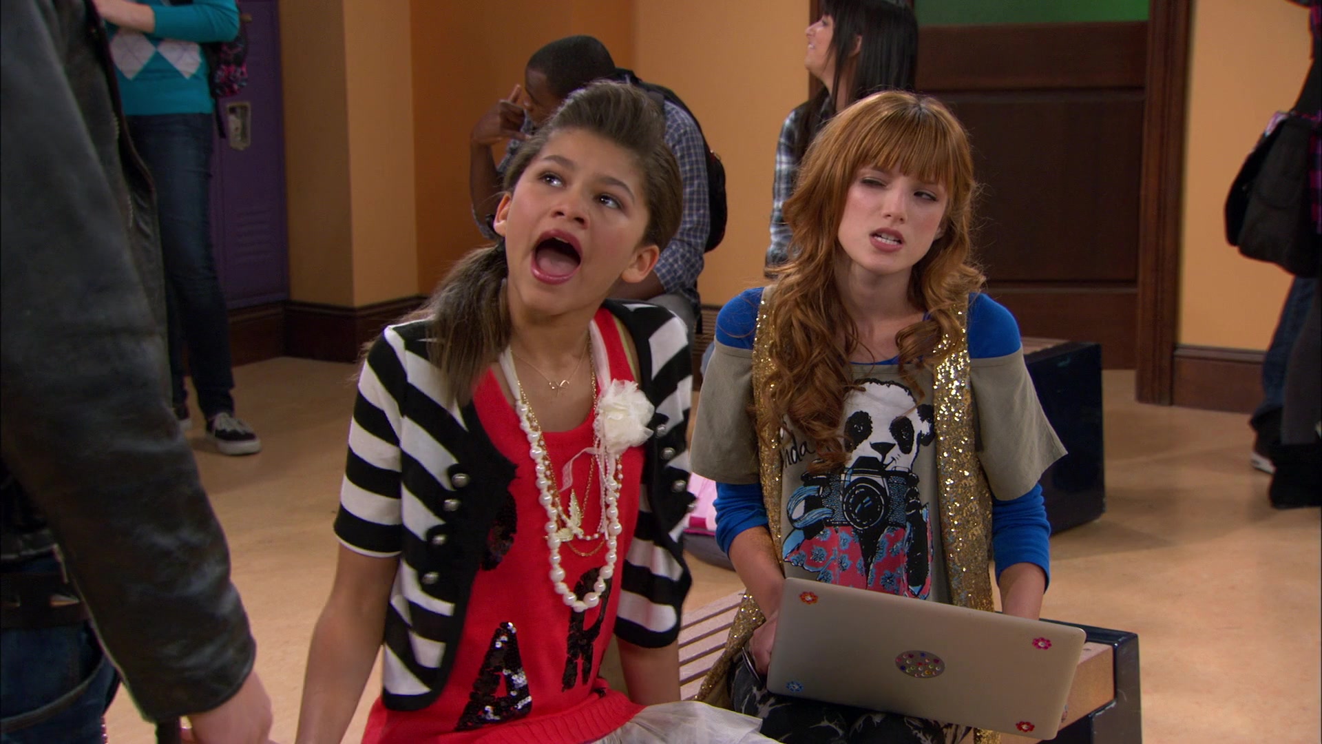Shake_It_Up_S01E09_1080p_BTD_000382.jpg