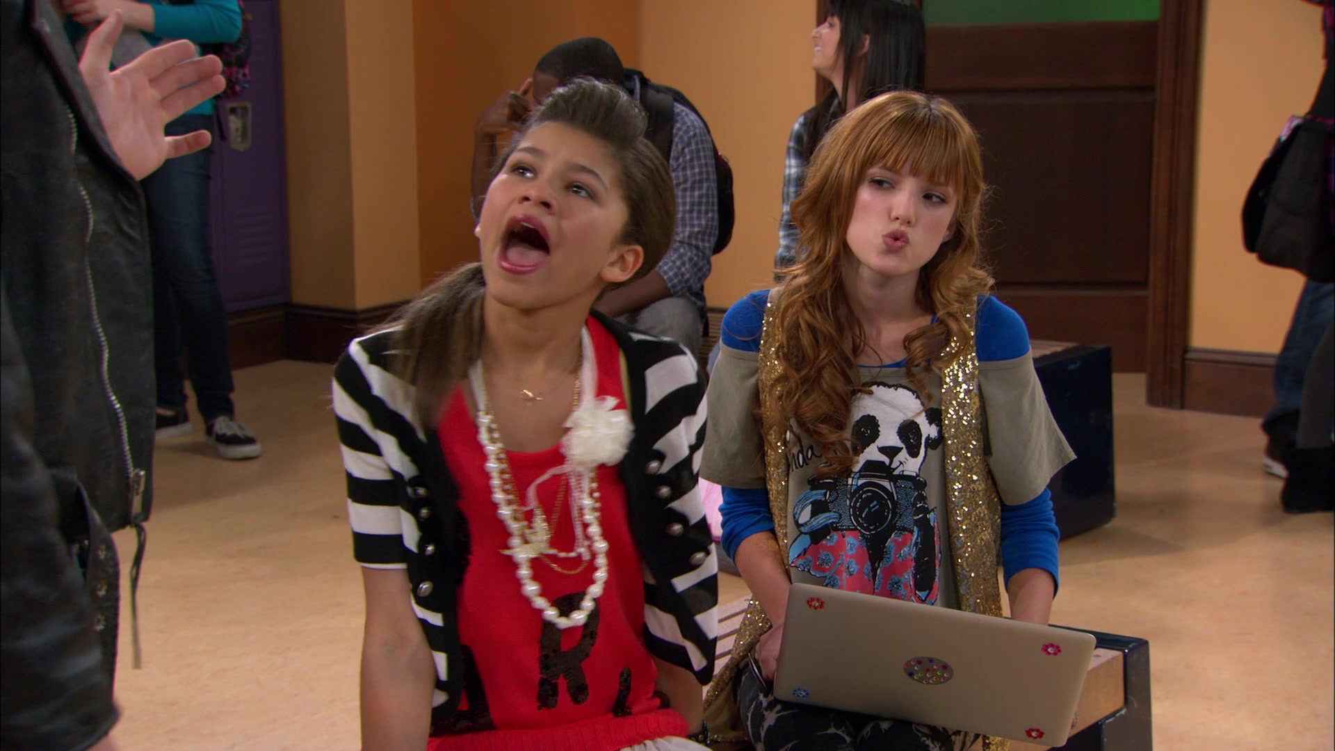 Shake_It_Up_S01E09_1080p_BTD_000383.jpg