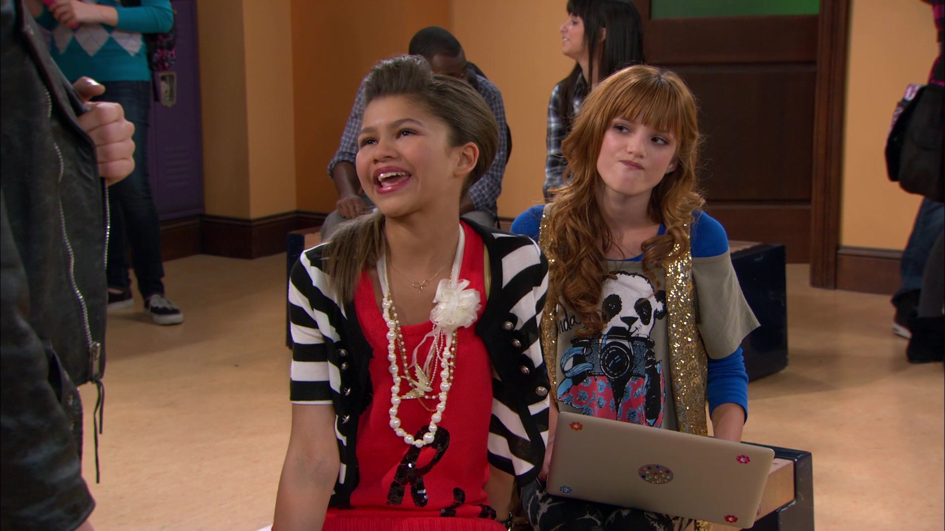 Shake_It_Up_S01E09_1080p_BTD_000386.jpg