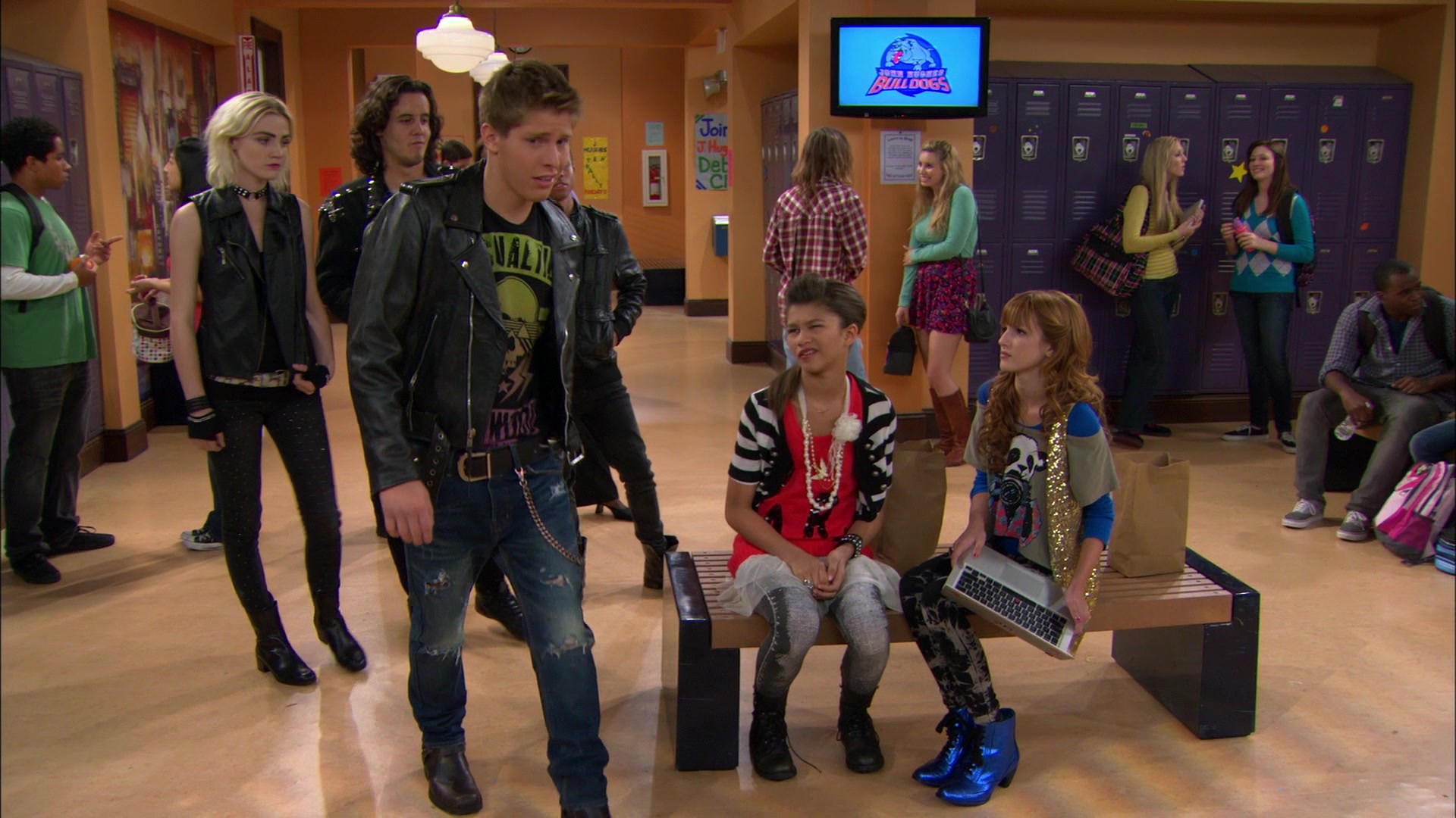Shake_It_Up_S01E09_1080p_BTD_000404.jpg