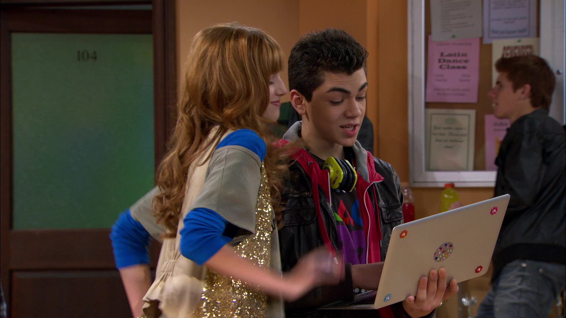 Shake_It_Up_S01E09_1080p_BTD_000468.jpg