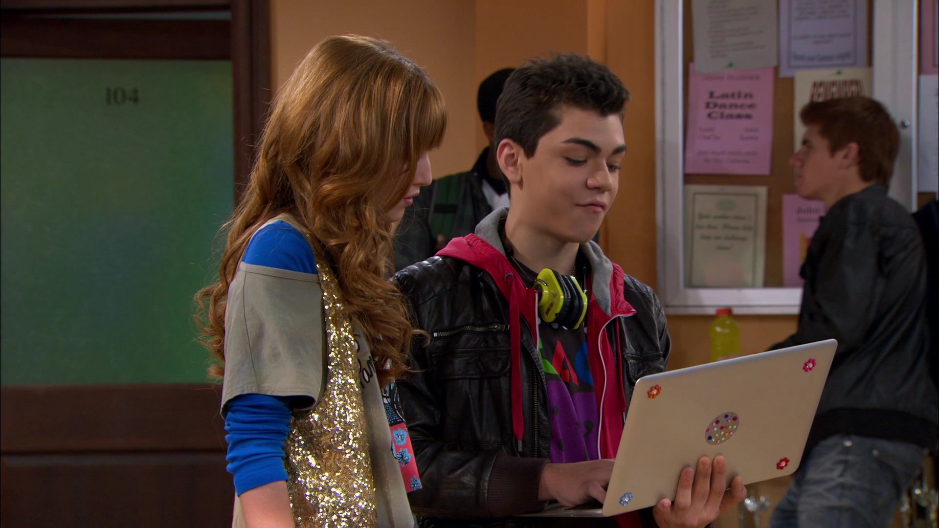Shake_It_Up_S01E09_1080p_BTD_000475.jpg