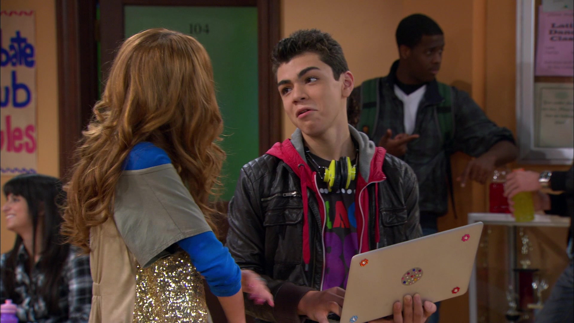 Shake_It_Up_S01E09_1080p_BTD_000495.jpg