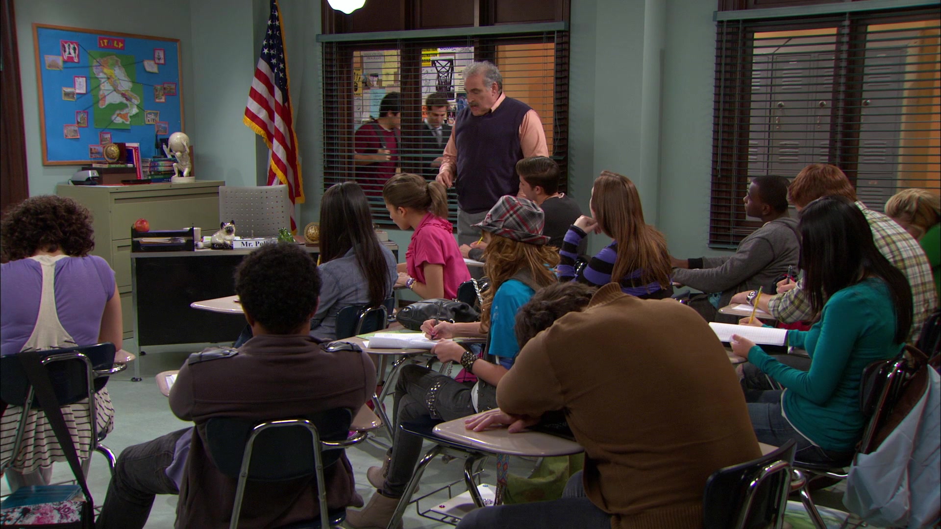 Shake_It_Up_S01E09_1080p_BTD_000786.jpg