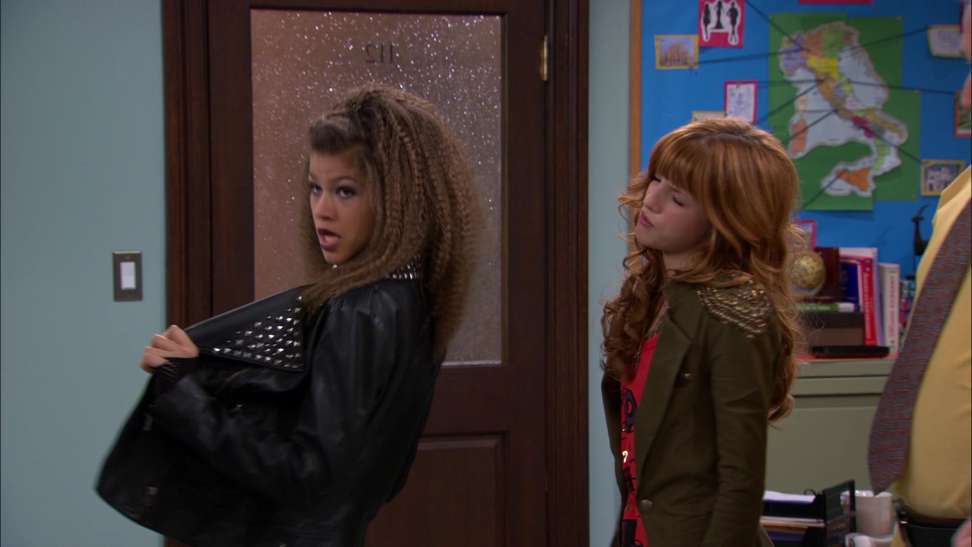 Shake_It_Up_S01E09_1080p_BTD_001458.jpg